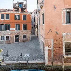  Appartement In San Marco With Canal View By Wonderful Italy Italië